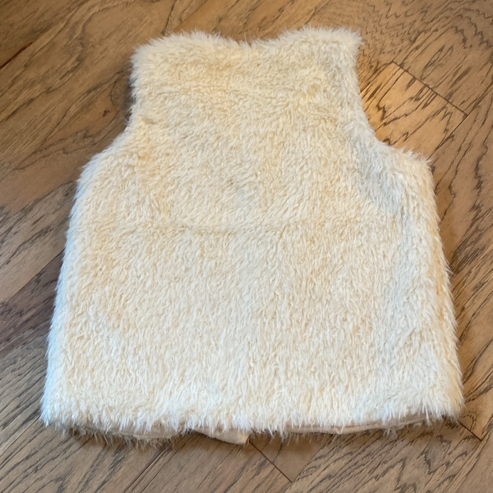 Skies Are Blue Ivory Faux Fur Vest - Picture 2 of 4